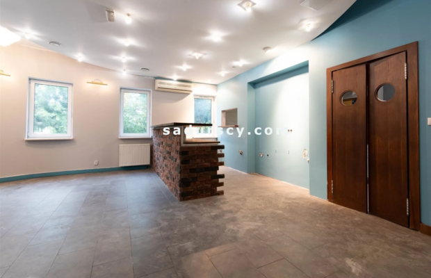 Piękny lokal użytkowy   106m 2  z małym ogródkiem,   na parterze   w Piasecznie / Nowej Iwicznej, z trzema własnymi miejscami p