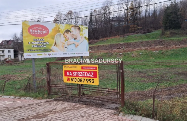 Działka pod usługi lub zabudowe jednorodzinną