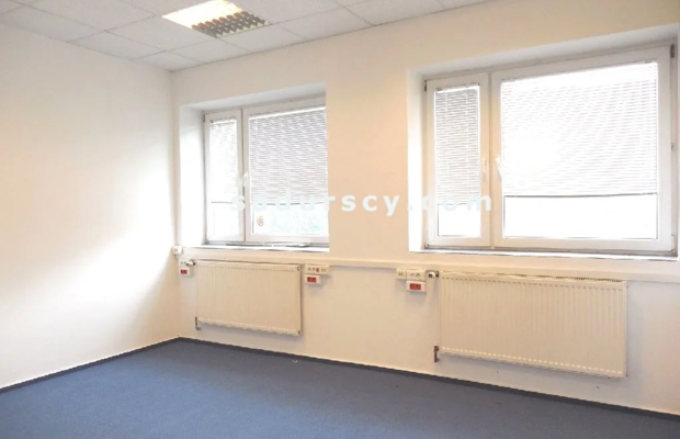 Niezależny obiekt biurowy    825m 2     na dużej działce 4600m2 na Ursynowie w Pyrach, z możliwością realizacji większych inwes