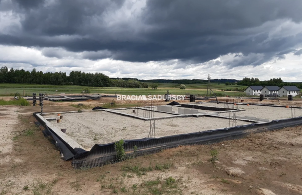 pozwolenie na 12 domów, fundamenty, media, MNIKÓW