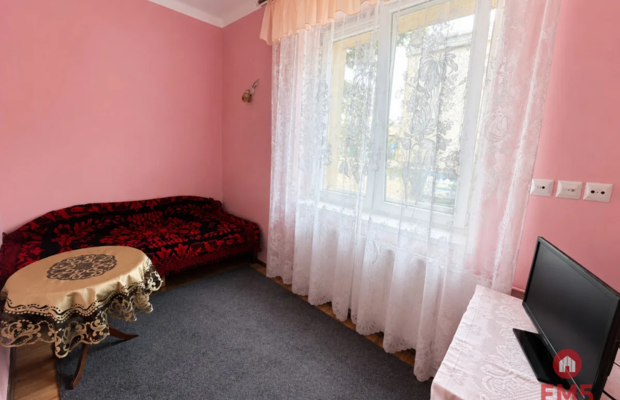 2 pokoje z oddzielną kuchnią , parter