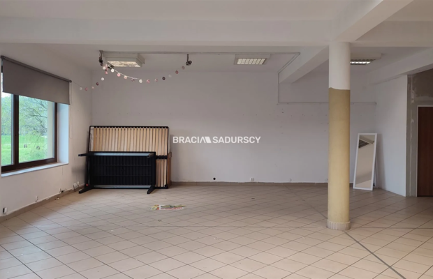 Lokal do wynajęcia w Centrum miejscowości Radziszów.   
Mam przyjemność zaoferować Państwu lokal do wynajęcia  o powierzchni 10