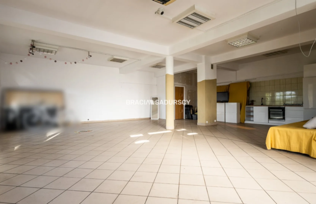 Lokal do wynajęcia w Centrum miejscowości Radziszów.   
Mam przyjemność zaoferować Państwu lokal do wynajęcia  o powierzchni 10