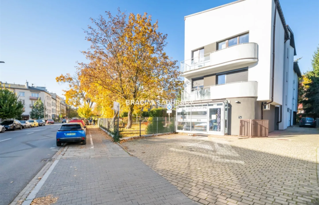 Lokal mieszkalno-usługowy w centrum.