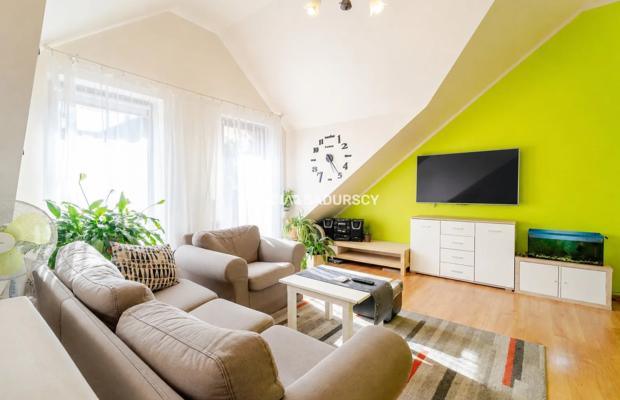 2-pok, 48 m² (ok. 60 m² po podłodze), balkon