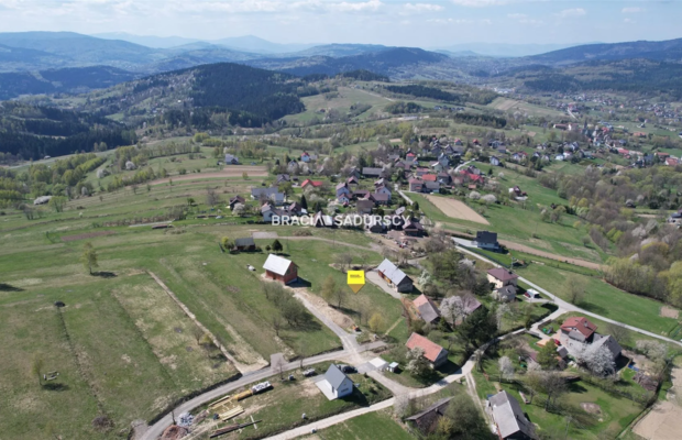 Działka budowlana o pow. 1596 m2  Krzeszów, gm. Stryszawa. 
Widokowa działka  położona w malowniczym Krzeszowie  w okolicy Besk