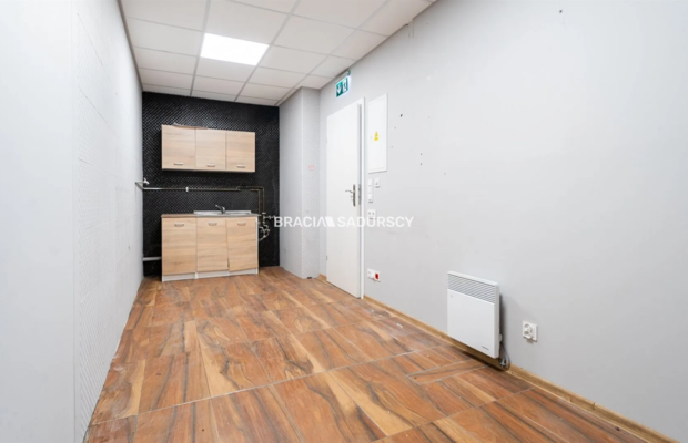 Lokal 135m2 front parter Kurdwanów
