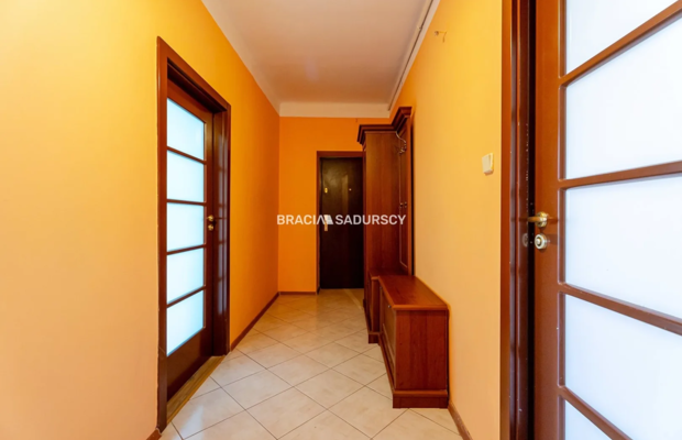 Kraków - Nowa Huta, os. Ogrodowe | 53 m² | 2 pokoje + osobna kuchnia | 3. piętro 

 Do wynajęcia mieszkanie o powierzchni  53 m