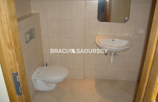 *Zdjęcia należą do właściciela oferty.    
     
Powierzchnie biurowe do wynajęcia w bardzo dobrym, ruchliwym miejscu w Krakowi