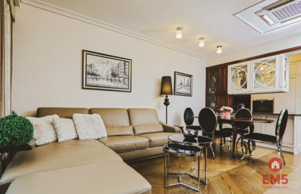 Dwupoziomowy Apartament z Panoramą na Jezioro