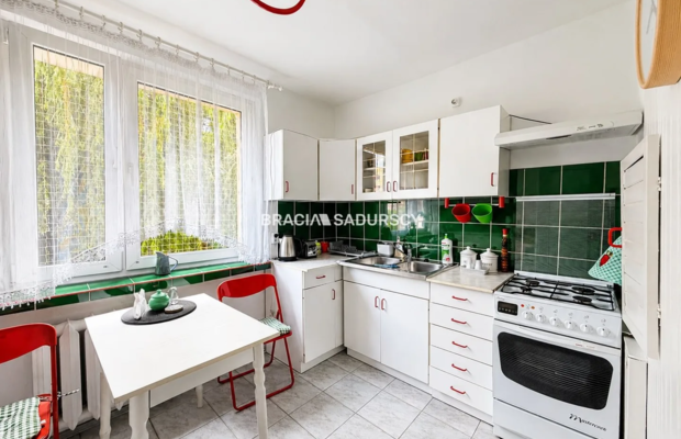 Kawalerka z osobną kuchnią, 37 m², balkon