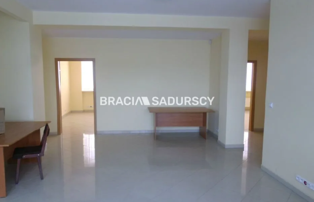 *Zdjęcia należą do właściciela oferty.   

   Do wynajęcia reprezentacyjny lokal biurowy klasy A o powierzchni 180 m² znajdując