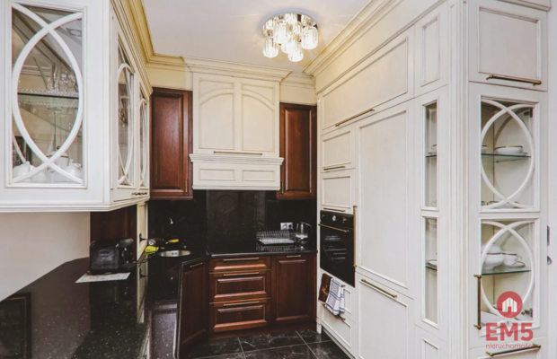 Dwupoziomowy Apartament z Panoramą na Jezioro