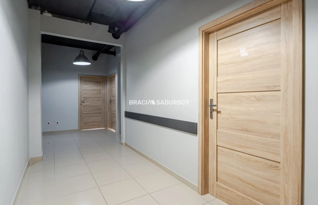 Lokal / usługowy / biurowy / wys. standard budynku