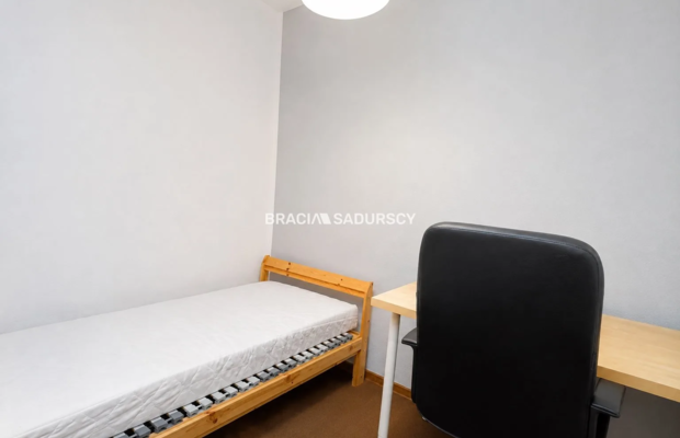 2 pok (oddzielne) 34m2  blisko centrum z garażem