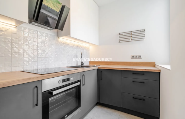 Bochnia, 2-pokojowe mieszkanie o powierzchni 37 m² wraz z miejscem postojowym i komórką lokatorską. 
Mieszkanie położone na par