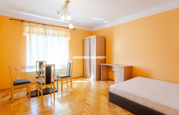Kraków - Nowa Huta, os. Ogrodowe | 53 m² | 2 pokoje + osobna kuchnia | 3. piętro 

 Do wynajęcia mieszkanie o powierzchni  53 m