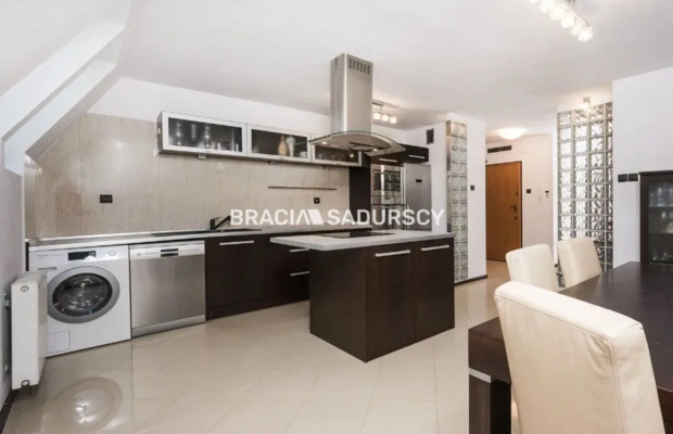Dwupoziomowy apartament z balkonem os. zamknięte