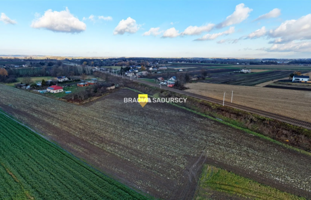 Działka rolna o pow. 26 arów w Krakowie - Nowej Hucie   
 
Przedmiotem oferty jest działka o nr  293  położona w obrębie  NH-22