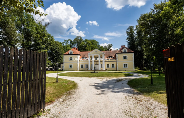 Historyczny Pałac w Radoszewnicy