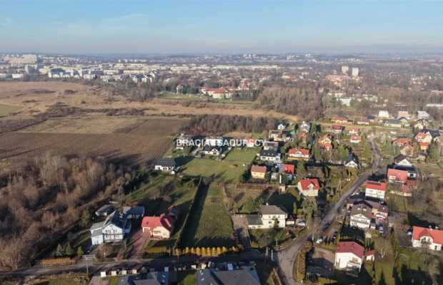 Na sprzedaż - działka budowlana 2358 m², Kraków - Nowa Huta (Mogiła)  

 Oferujemy piękną działkę budowlaną o powierzchni 2358 