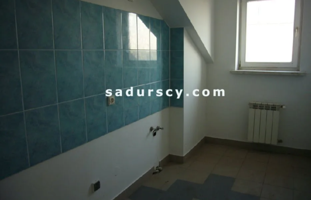 Lokal biurowo-usługowy     80 m 2      w centrum Piaseczna na III piętrze w budynku usługowo-biurowym w ciągu handlowo-usługowy