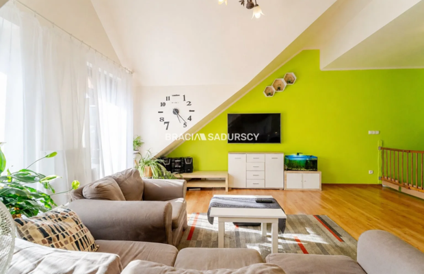 2-pok, 48 m² (ok. 60 m² po podłodze), balkon