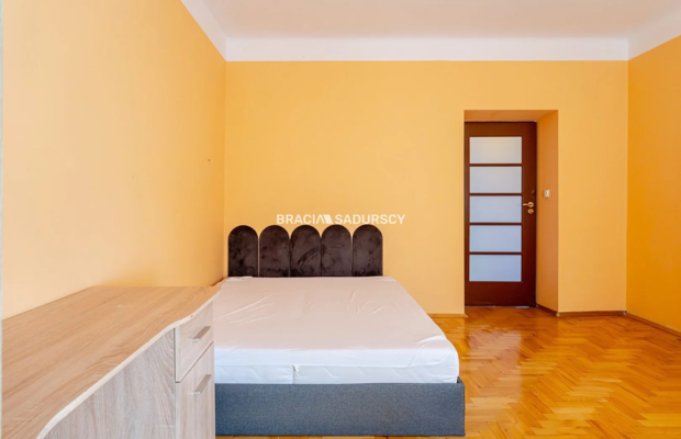 Kraków - Nowa Huta, os. Ogrodowe | 53 m² | 2 pokoje + osobna kuchnia | 3. piętro 

 Do wynajęcia mieszkanie o powierzchni  53 m