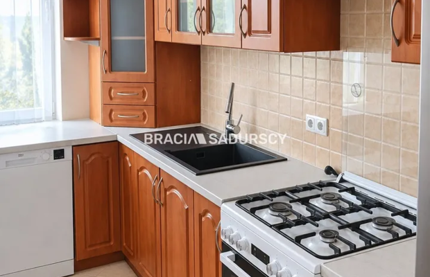 Mieszkanie 48 m² Nowa Huta - os. Zgody  
 

 Do wynajęcia przestronne, funkcjonalne, dwupokojowe mieszkanie z dwoma balkonami o