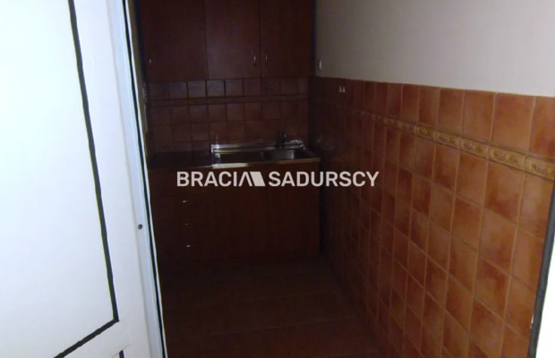 *Zdjęcia należą do właściciela oferty.   
 
Polecamy do wynajęcia atrakcyjne piętro leżące na II piętrze biurowca o powierzchni