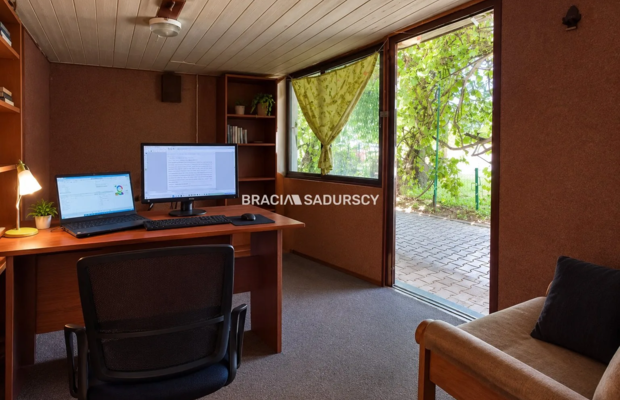 WOLNOSTOJĄCY KIOSK HANDLOWY | PETÖFIEGO | NOWA HUT
