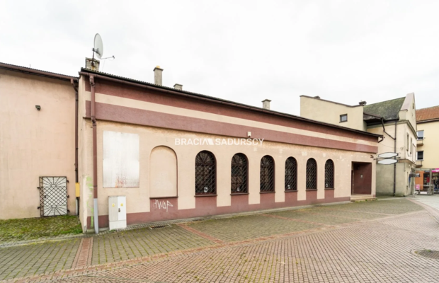 Usługowo-mieszkalny w centrum z własnym parkingiem