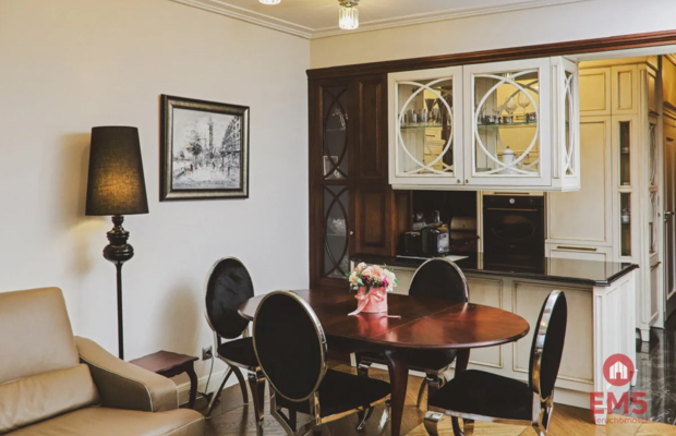 Dwupoziomowy Apartament z Panoramą na Jezioro