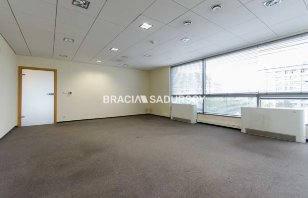 Oferta najmu powierzchni biurowej   
 
Oferujemy lokal użytkowy biurowy  o pow 520 m2 zlokalizowany przy Opolskiej w Krakowie 
