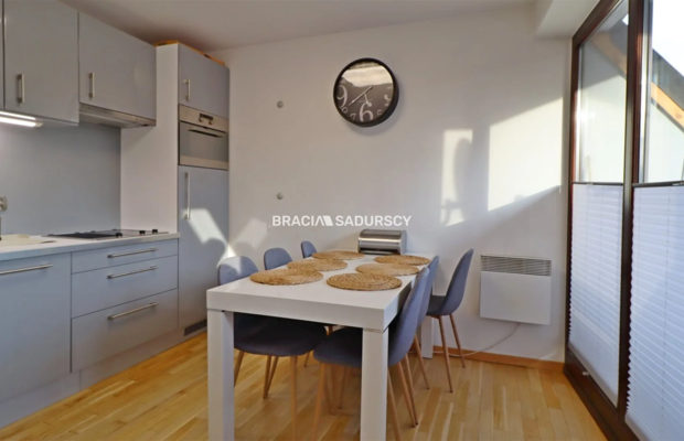 Dwupoziomowy Apartament z Widokiem na Giewont w Kościelisku   

 Oferujemy  na sprzedaż lub na wynajem długoterminowy  przestro