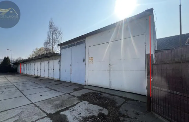 Działka z 9 garażami