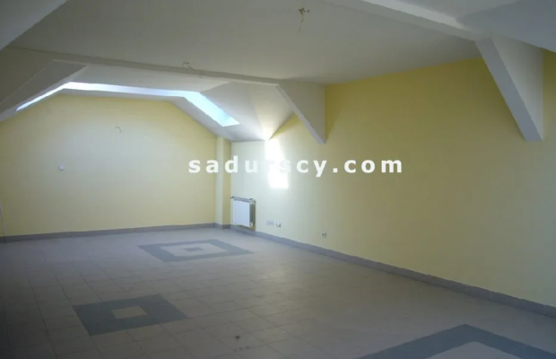 Lokal biurowo-usługowy     80 m 2      w centrum Piaseczna na III piętrze w budynku usługowo-biurowym w ciągu handlowo-usługowy