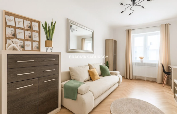 Dom inwestycyjny – 5 mieszkań, 2 lokale, paczkomat