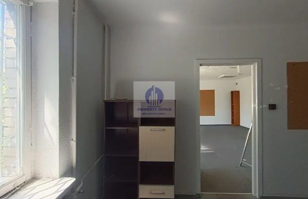 Włochy: lokal biurowy 37,60 m2 do wynajęcia