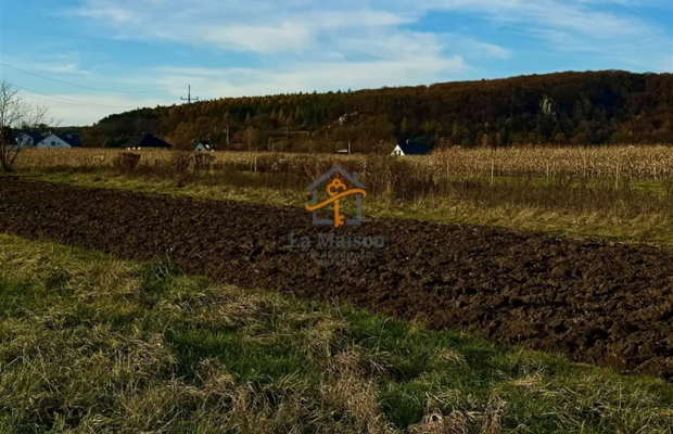 Rusicice, gm. Czernichów. 27 ar w zielonej okolicy