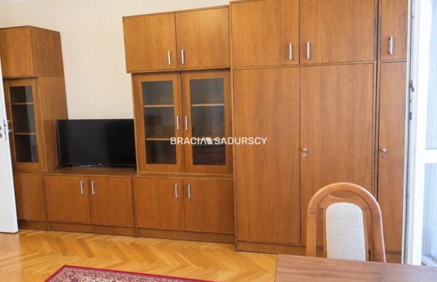 Mieszkanie 48 m² Nowa Huta - os. Zgody  
 

 Do wynajęcia przestronne, funkcjonalne, dwupokojowe mieszkanie z dwoma balkonami o