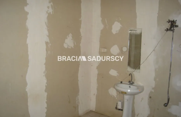 *Zdjęcia należą do właściciela oferty.   
 
Do wynajęcia hala produkcyjna leżąca w Skawinie. 

 Hala o powierzchni 700m² idealn