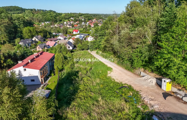 14,64 AR DZIAŁKA BUDOWALNA -  UL. POD LASEM, BALICE GM.ZABIERZÓW  
  
Do sprzedaży działka budowlana o pow.  14,64 ar,  składaj