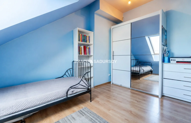 2-pok, 48 m² (ok. 60 m² po podłodze), balkon