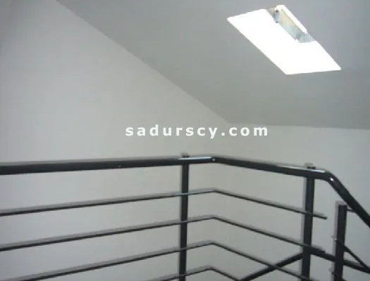 Lokal biurowo-usługowy     80 m 2      w centrum Piaseczna na III piętrze w budynku usługowo-biurowym w ciągu handlowo-usługowy