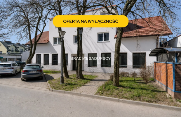 Budynek handlowo-mieszkanly Centrum Skawiny