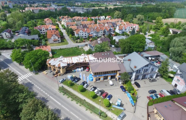Do wynajęcia powierzchnia biurowa w wolnostojącym budynku na Krowodrzy w Krakowie . 
 
Nieruchomość znajduje się bezpośrednio p