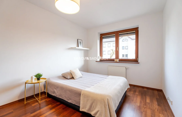 Duże 3 pokoje 79,8 m² | balkon | komórka | garaż | Wierzyńskiego | Kraków   

 Na sprzedaż przestronne mieszkanie 3-pokojowe o 