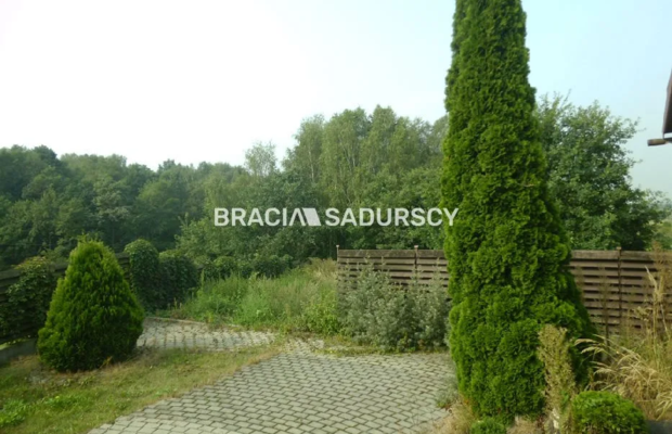 Zdjęcia należą do właściciela oferty. 
 
Do sprzedania nieruchomość produkcyjno-mieszkalna o powierzchni całkowitej 1027 m2 leż