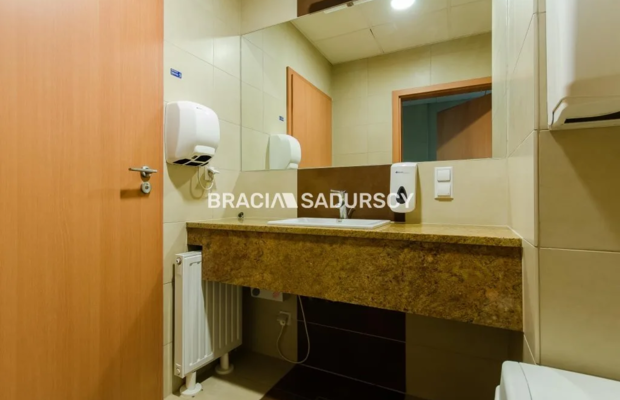 Oferta najmu powierzchni biurowej   
 
Oferujemy lokal użytkowy biurowy  o pow 520 m2 zlokalizowany przy Opolskiej w Krakowie 
